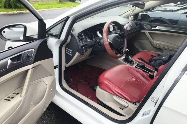 Used Volkswagen Golf 2015 1.4TSI Automatic Comfort Model Driver Seat