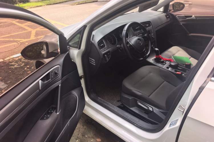 Used Volkswagen Golf 2015 1.4TSI Automatic Comfort Model Driver Seat