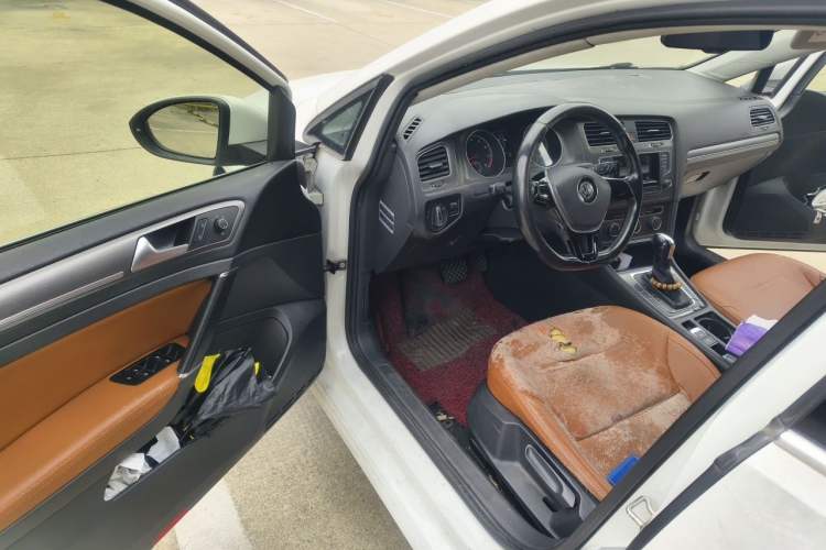 Used Volkswagen Golf 2015 1.4TSI Automatic Comfort Model Driver Seat