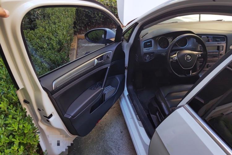 Used Volkswagen Golf 2015 1.4TSI Automatic Luxury Model Driver Seat