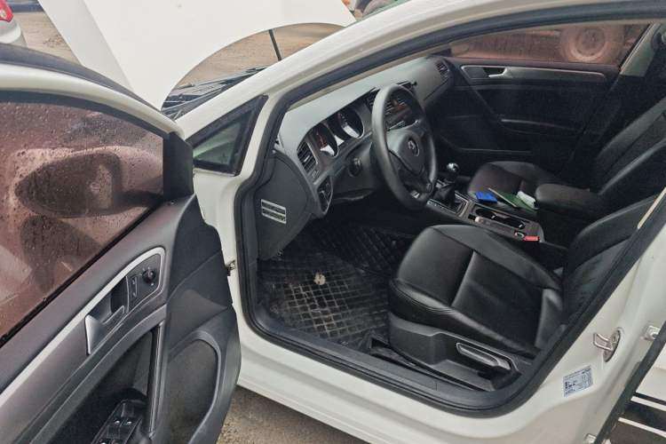 Used Volkswagen Golf 2015 1.6L Manual Fashion Edition Driver Seat