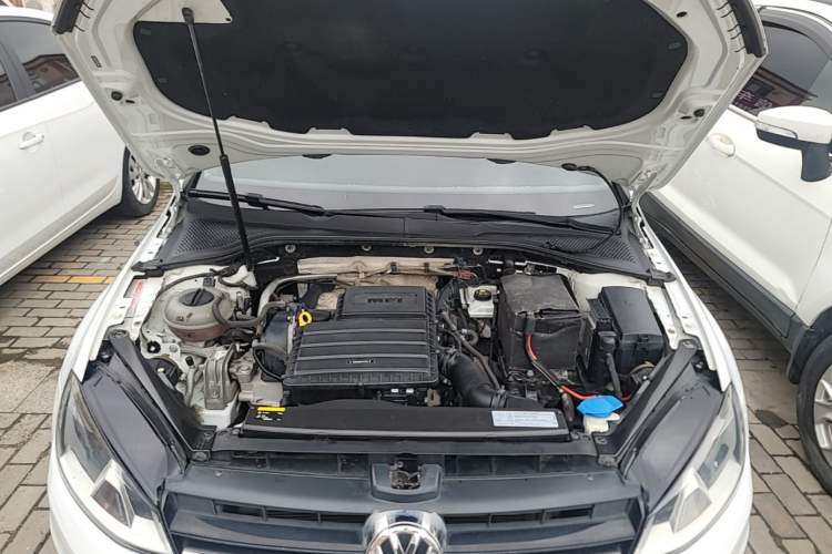 Used Volkswagen Golf 2015 1.6L Automatic Comfort Model Engine Bay