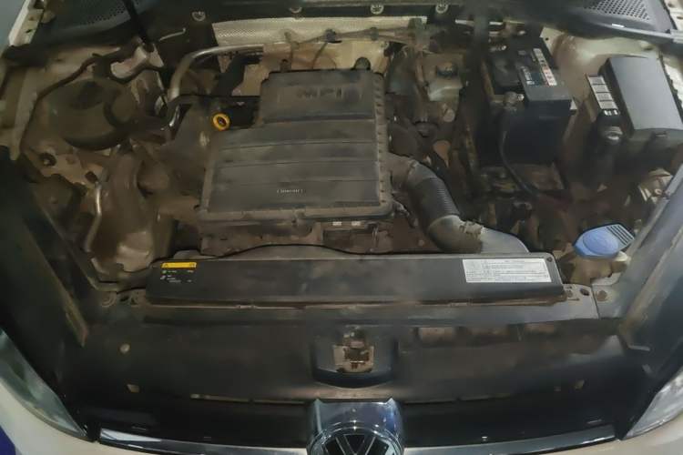 Used Volkswagen Golf 2015 1.6L Automatic Fashion Model Engine Bay