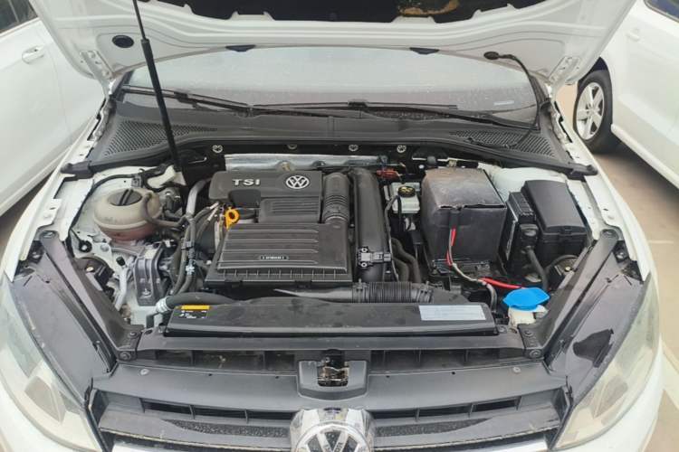 Used Volkswagen Golf 2015 1.4TSI Automatic Luxury Model Engine Bay