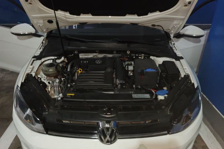 Used Volkswagen Golf 2015 1.4TSI Automatic Luxury Model Engine Bay