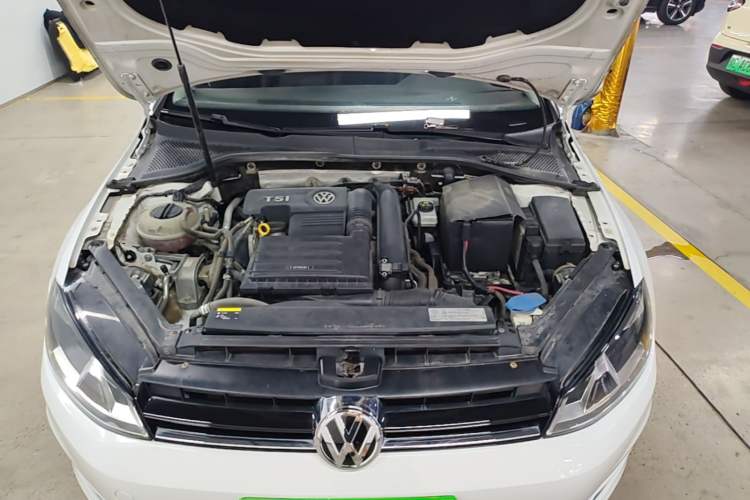 Used Volkswagen Golf 2015 1.4TSI Automatic Luxury Model Engine Bay