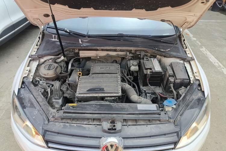 Used Volkswagen Golf 2015 1.6L Manual Fashion Edition Engine Bay