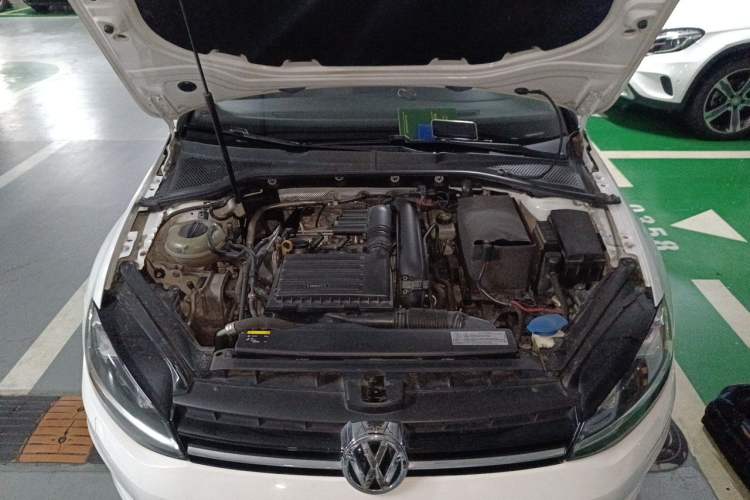 Used Volkswagen Golf 2015 1.4TSI Automatic Flagship Model Engine Bay