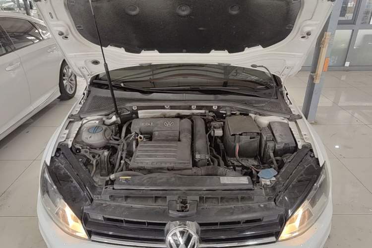 Used Volkswagen Golf 2015 1.4TSI Automatic Luxury Model Engine Bay