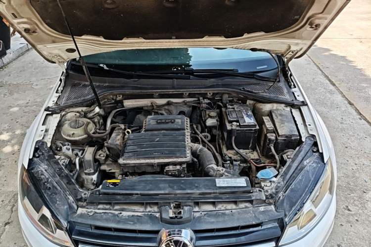 Used Volkswagen Golf 2015 1.6L Automatic Comfort Model Engine Bay