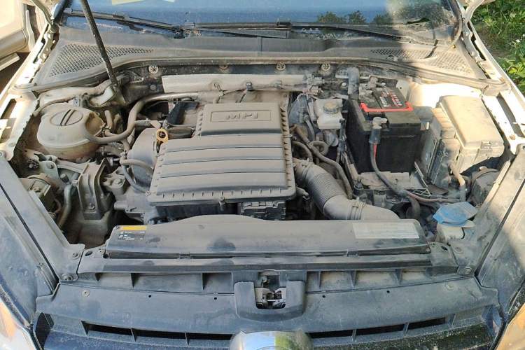 Used Volkswagen Golf 2015 1.6L Automatic Fashion Model Engine Bay