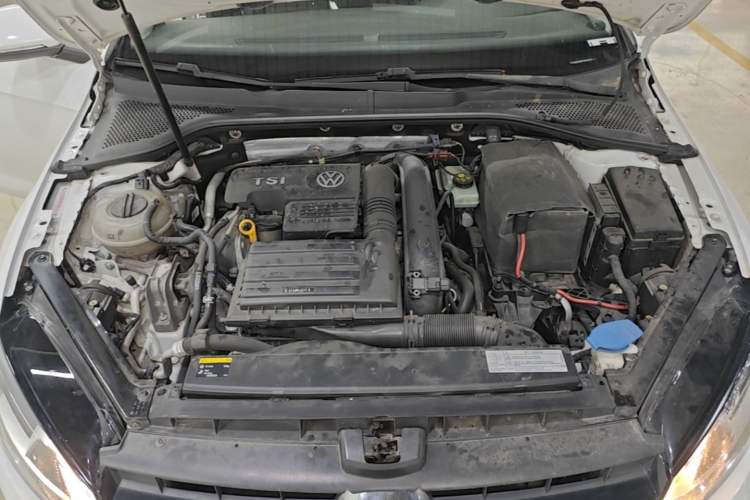 Used Volkswagen Golf 2015 1.2TSI Automatic Comfort Model Engine Bay