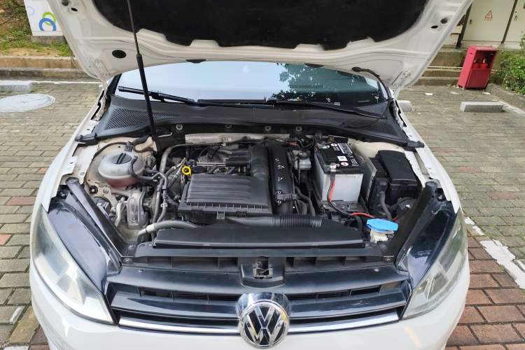 Used Volkswagen Golf 2015 1.4TSI Comfort Travel Edition Engine Bay
