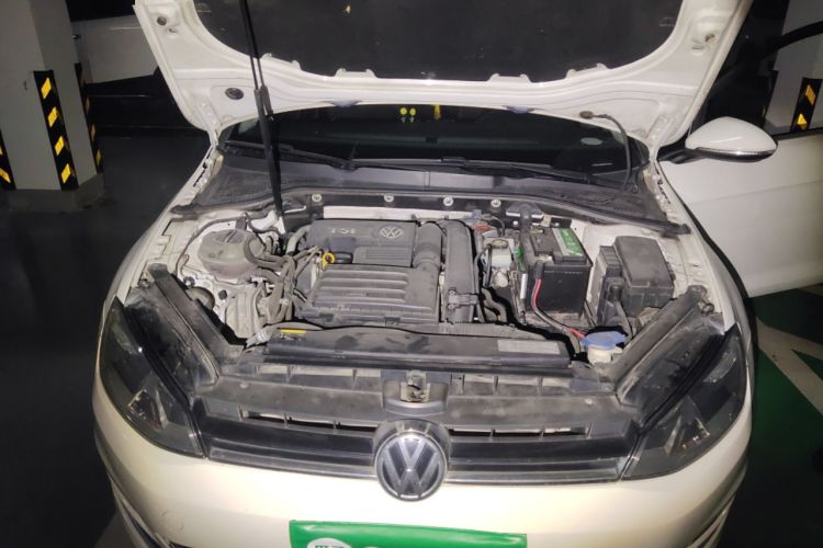 Used Volkswagen Golf 2015 1.4TSI Manual Comfort Model Engine Bay