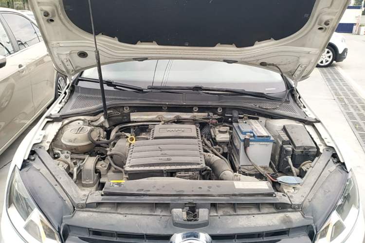 Used Volkswagen Golf 2015 1.6L Automatic Comfort Model Engine Bay