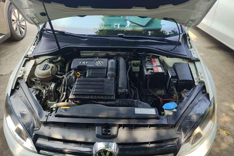 Used Volkswagen Golf 2015 1.4TSI Automatic Comfort Model Engine Bay