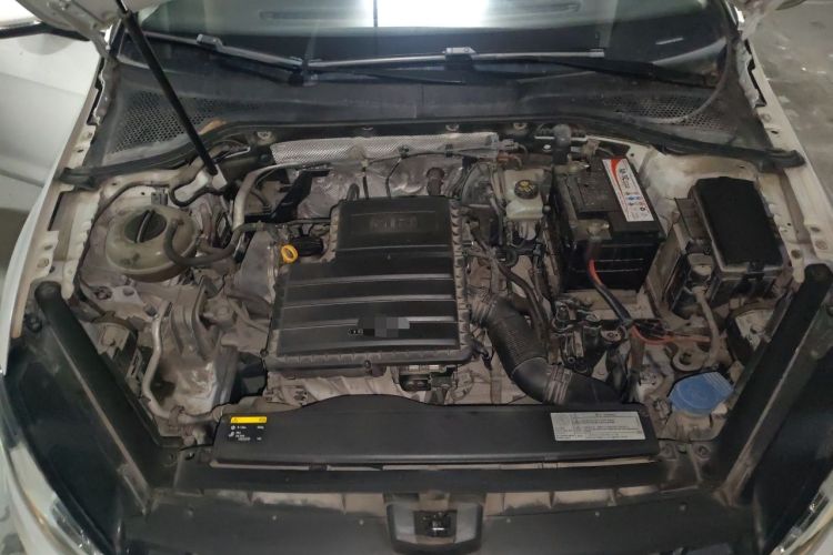 Used Volkswagen Golf 2015 1.6L Automatic Fashion Model Engine Bay