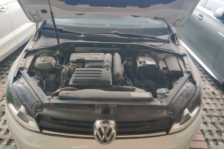 Used Volkswagen Golf 2015 1.4TSI Automatic Comfort Model Engine Bay