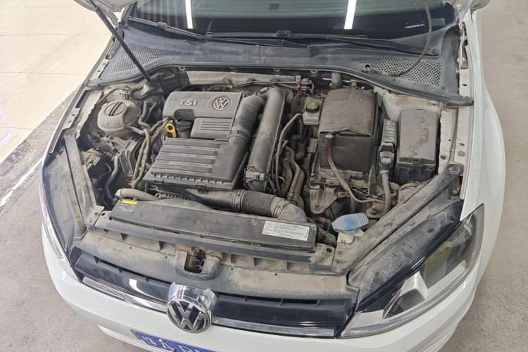 Used Volkswagen Golf 2015 1.4TSI Automatic Luxury Model Engine Bay