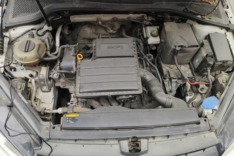 Used Volkswagen Golf 2015 1.6L Automatic Fashion Model Engine Bay