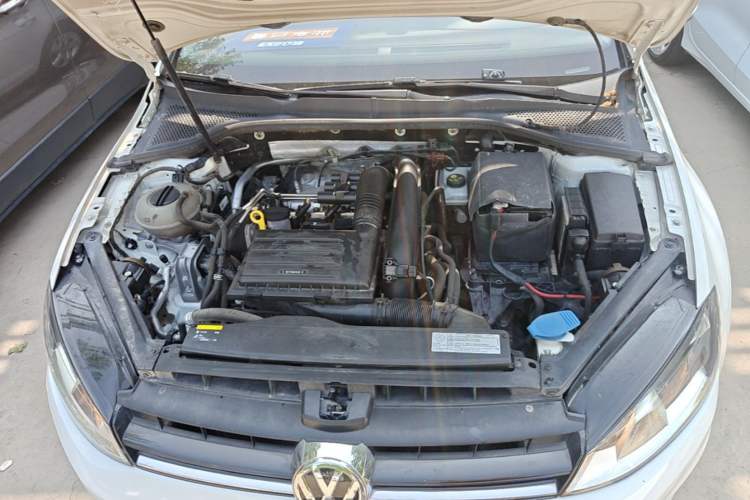 Used Volkswagen Golf 2015 1.4TSI Automatic Luxury Model Engine Bay