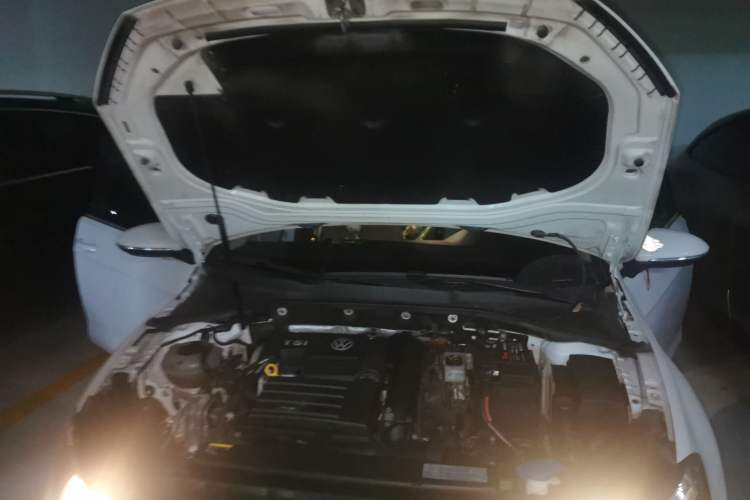 Used Volkswagen Golf 2015 1.4TSI Automatic Comfort Model Engine Bay