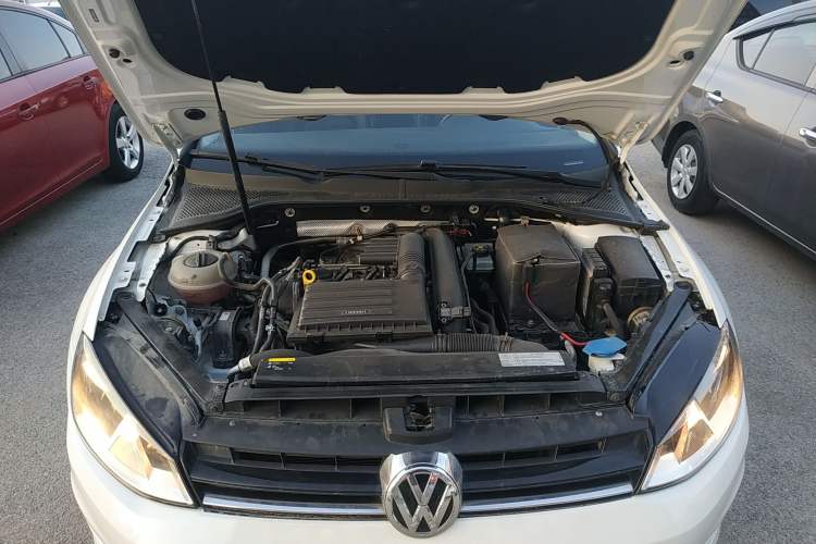 Used Volkswagen Golf 2015 1.4TSI Automatic Luxury Model Engine Bay