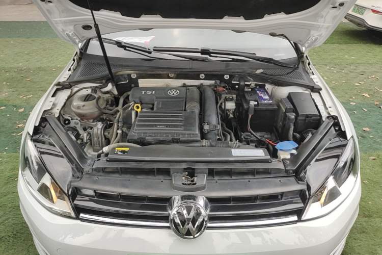 Used Volkswagen Golf 2015 1.4TSI Automatic Comfort Model Engine Bay