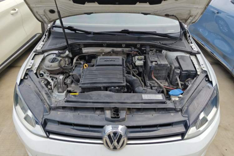 Used Volkswagen Golf 2015 1.6L Automatic Fashion Model Engine Bay