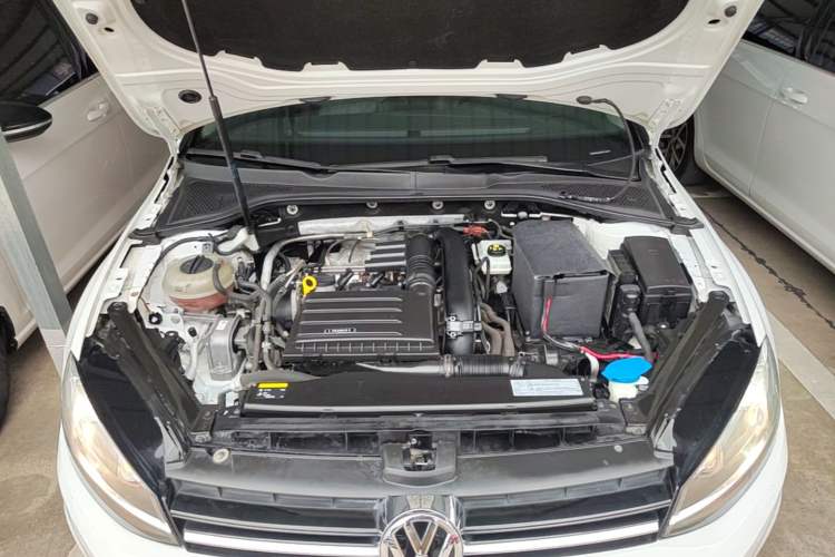 Used Volkswagen Golf 2015 1.4TSI Automatic Flagship Model Engine Bay