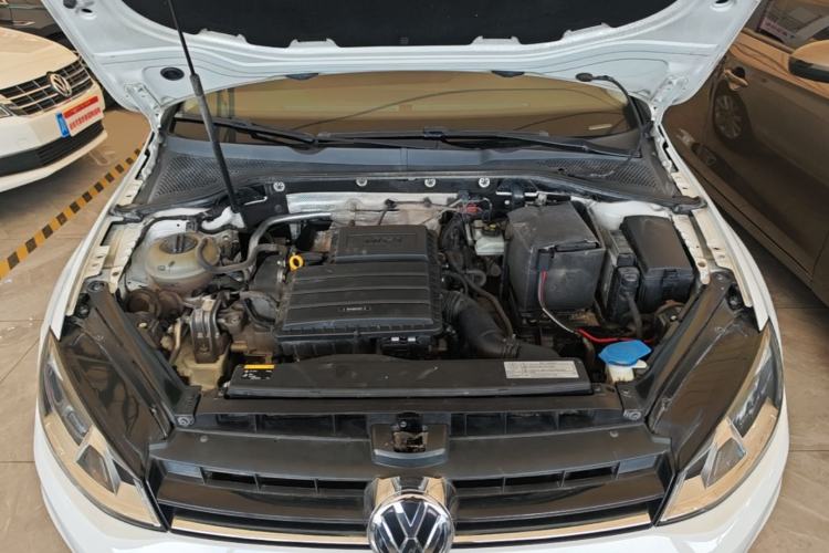 Used Volkswagen Golf 2015 1.6L Automatic Fashion Model Engine Bay