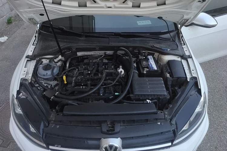 Used Volkswagen Golf 2015 2.0 TSI R Engine Bay