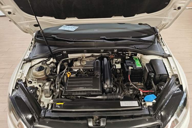Used Volkswagen Golf 2015 1.4TSI Automatic Comfort Model Engine Bay
