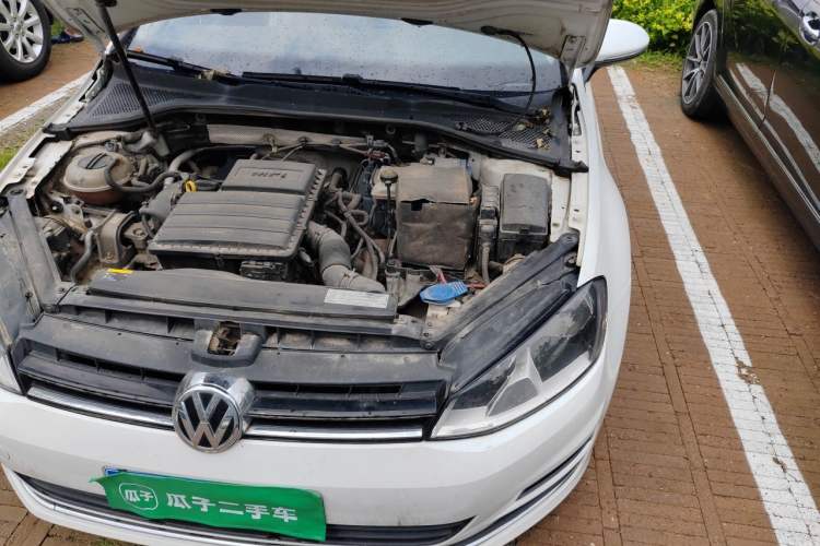 Used Volkswagen Golf 2015 1.6L Automatic Comfort Model Engine Bay Left