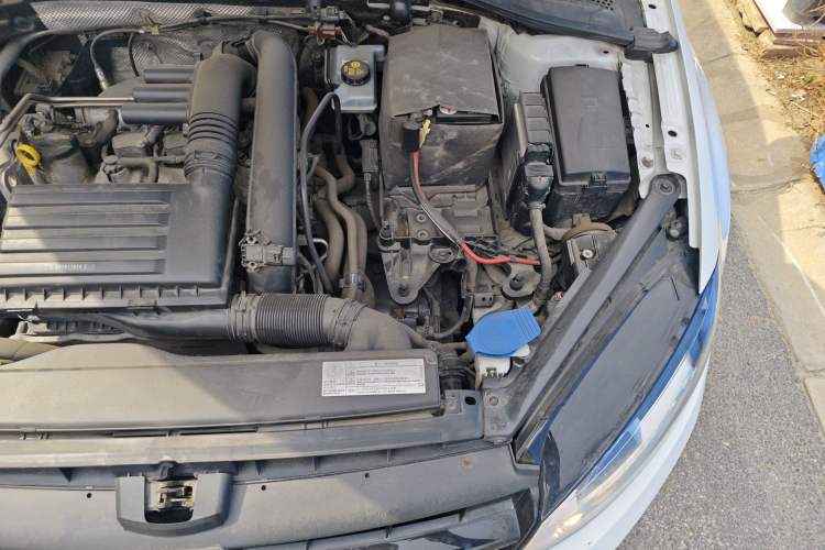 Used Volkswagen Golf 2015 1.4TSI Automatic Comfort Model Engine Bay Left