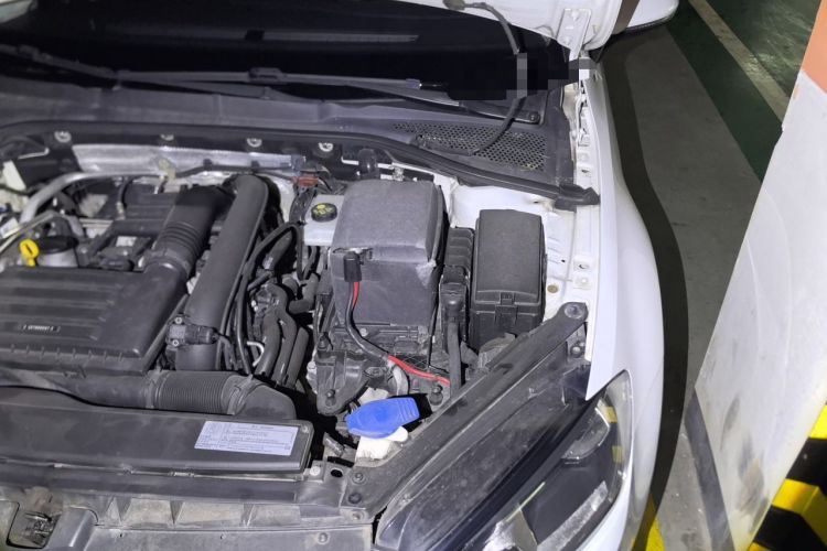 Used Volkswagen Golf 2015 1.4TSI Automatic Luxury Model Engine Bay Left