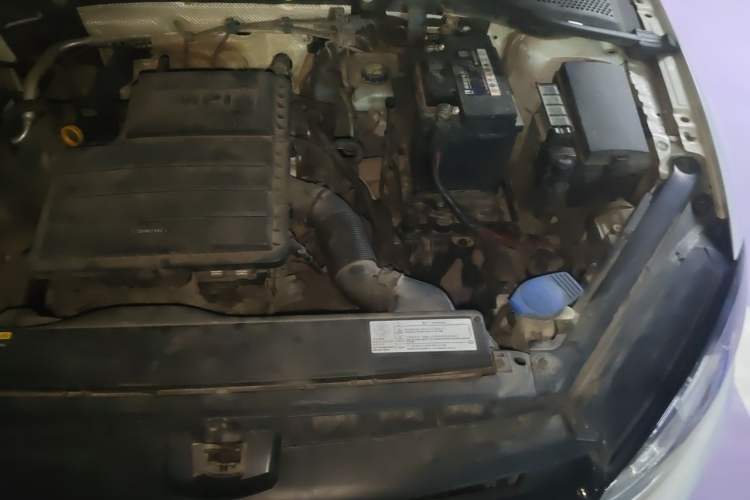 Used Volkswagen Golf 2015 1.6L Automatic Fashion Model Engine Bay Left