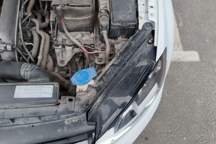 Used Volkswagen Golf 2015 1.4TSI Automatic Comfort Model Engine Bay Left