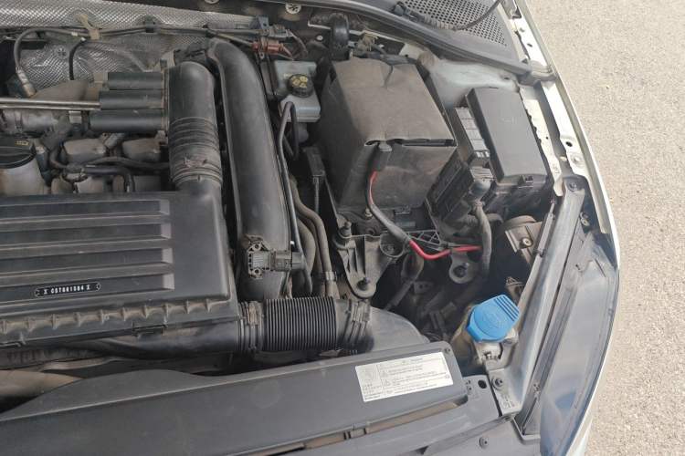 Used Volkswagen Golf 2015 1.4TSI Automatic Comfort Model Engine Bay Left