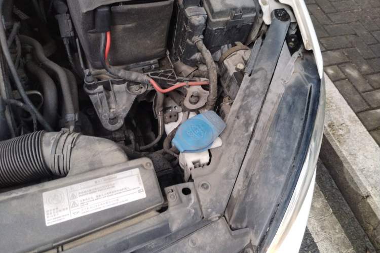 Used Volkswagen Golf 2015 1.2TSI Automatic Comfort Model Engine Bay Left