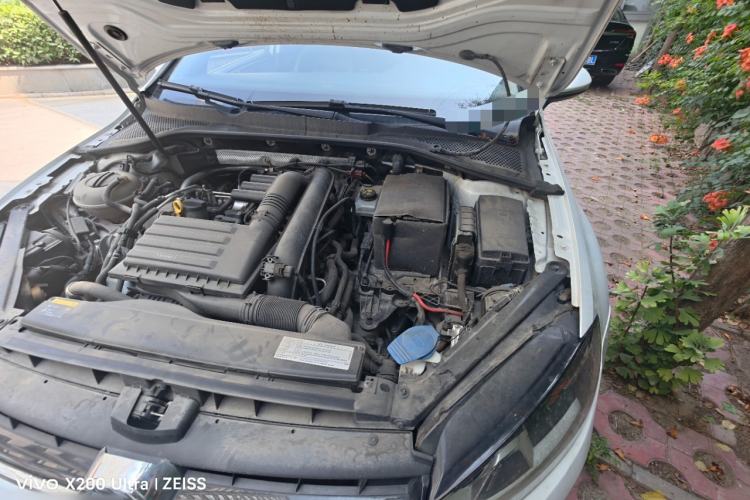 Used Volkswagen Golf 2015 1.4TSI Automatic Luxury Model Engine Bay Left