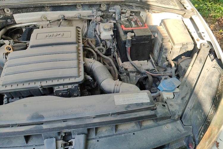 Used Volkswagen Golf 2015 1.6L Automatic Fashion Model Engine Bay Left