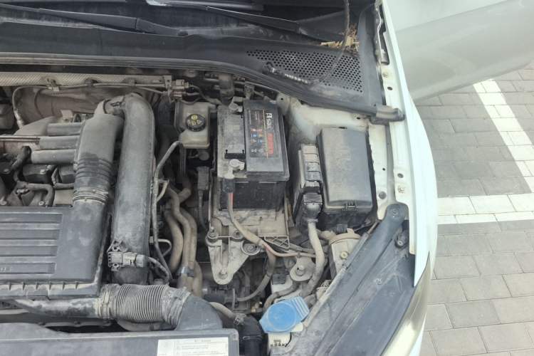 Used Volkswagen Golf 2015 1.4TSI Automatic Comfort Model Engine Bay Left