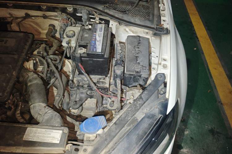 Used Volkswagen Golf 2015 1.6L Automatic Fashion Model Engine Bay Left