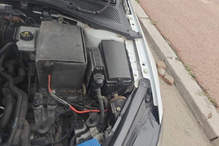 Used Volkswagen Golf 2015 1.4TSI Automatic Luxury Model Engine Bay Left