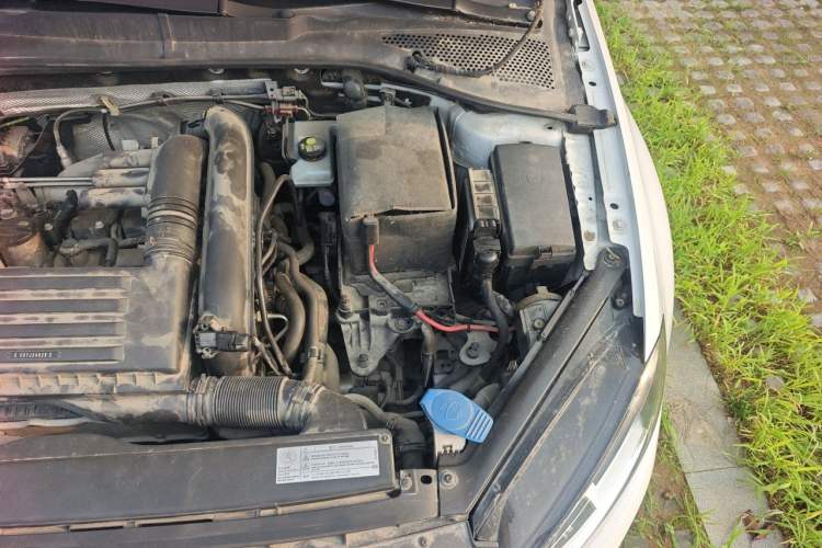 Used Volkswagen Golf 2015 1.4TSI Automatic Luxury Model Engine Bay Left