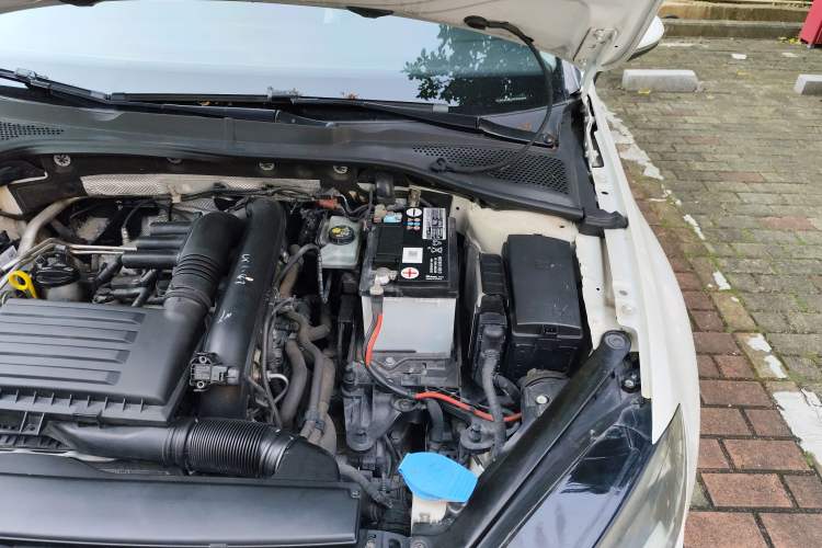 Used Volkswagen Golf 2015 1.4TSI Comfort Travel Edition Engine Bay Left