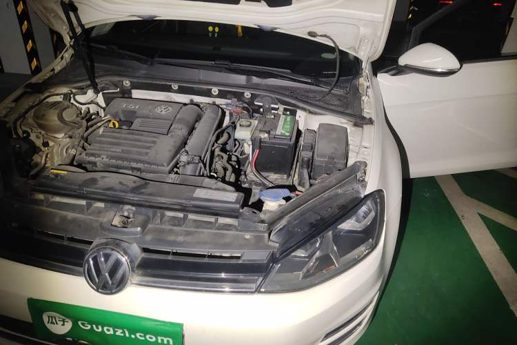 Used Volkswagen Golf 2015 1.4TSI Manual Comfort Model Engine Bay Left