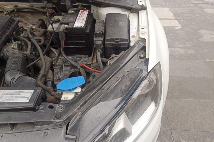 Used Volkswagen Golf 2015 1.6L Automatic Comfort Model Engine Bay Left