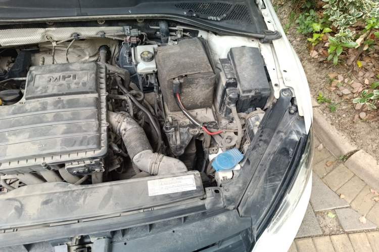 Used Volkswagen Golf 2015 1.6L Automatic Comfort Model Engine Bay Left